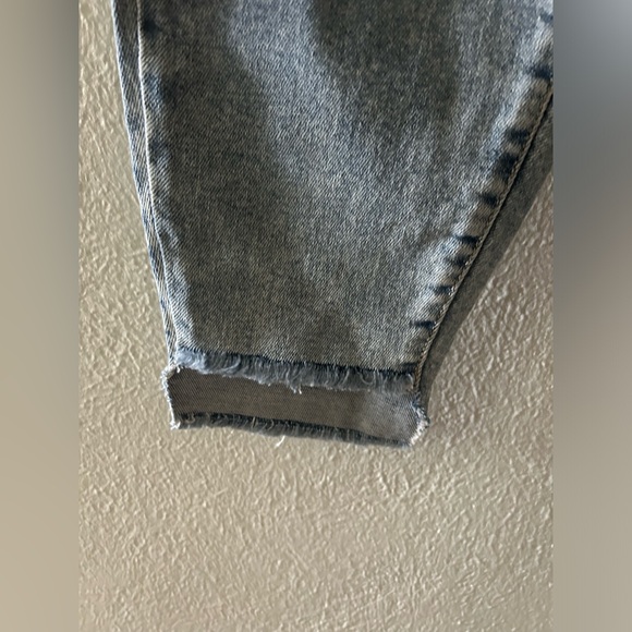Maurice’s high-rise distressed light wash jegging. Size 20. - Picture 3 of 5
